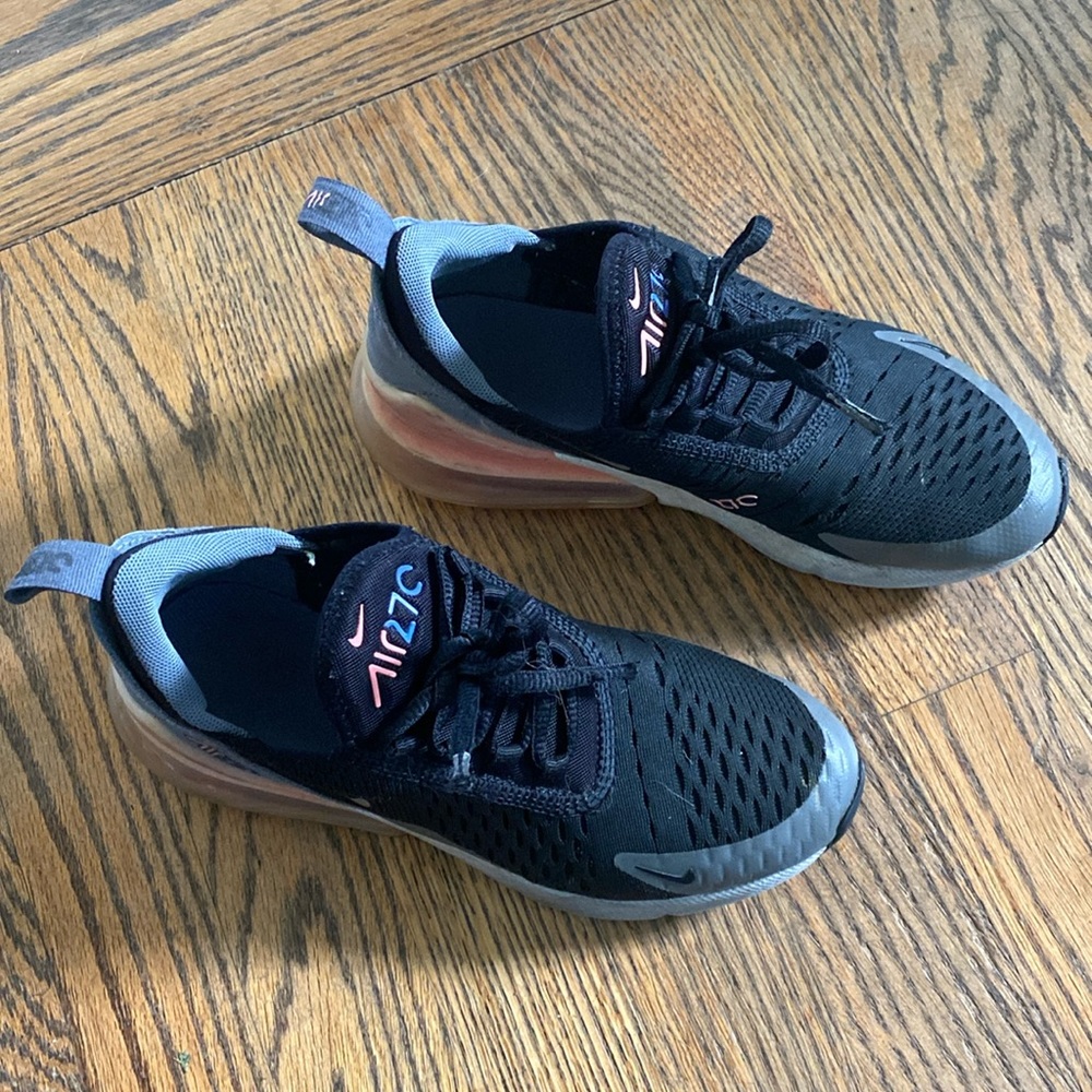 Girls Nike Air Max 270 Size 3.5 good condition.